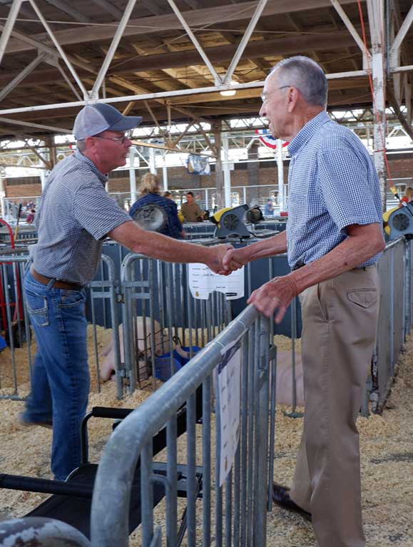 grassley-shakes-hands-farmer
